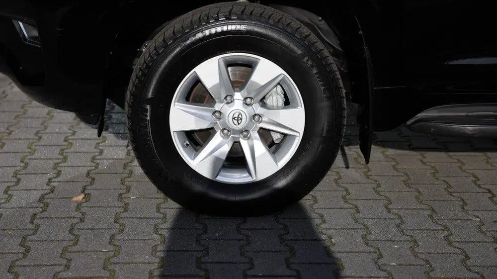Toyota Land Cruiser 2.8 D-4D 3DRS CHALLENGER A uit 2024, foto 3