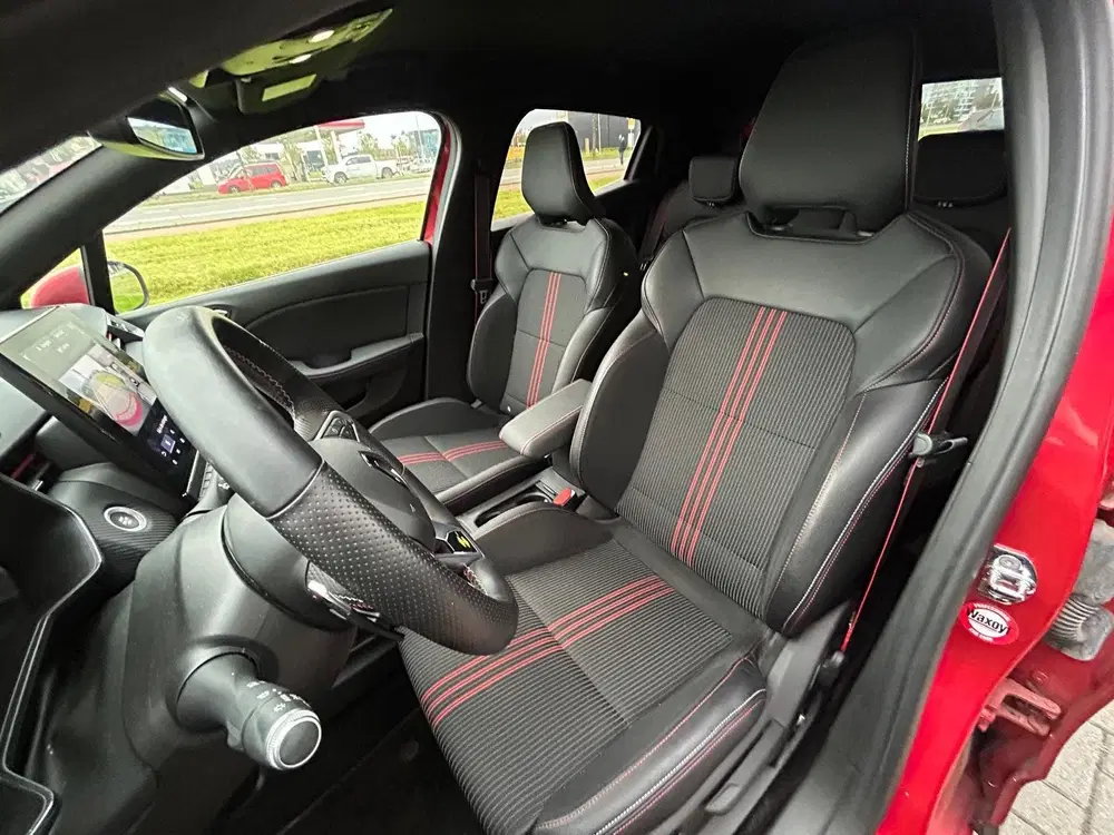 Renault Clio 1.3 TCe R.S. Line 1e EIG uit 2020, foto 6