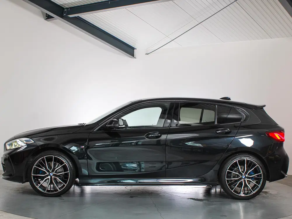 BMW 1-serie 118d High Executive M-sport HUD uit 2020, foto 15