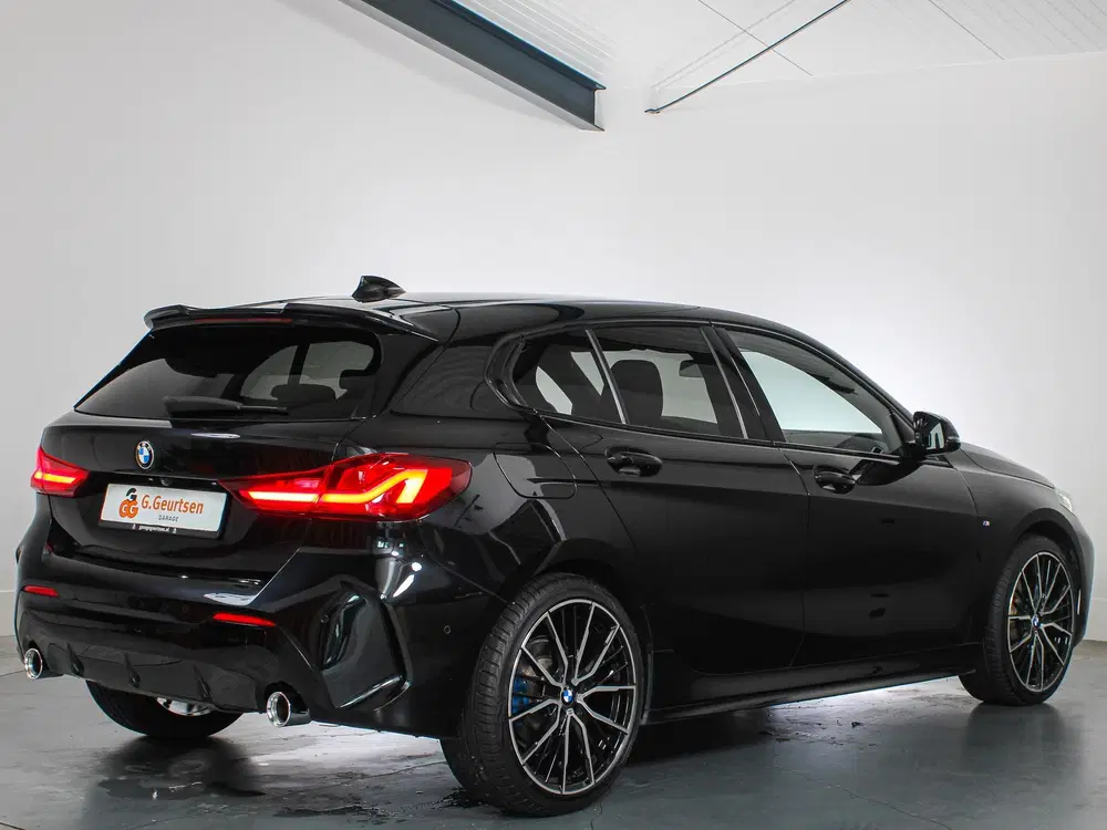 BMW 1-serie 118d High Executive M-sport HUD uit 2020, foto 2