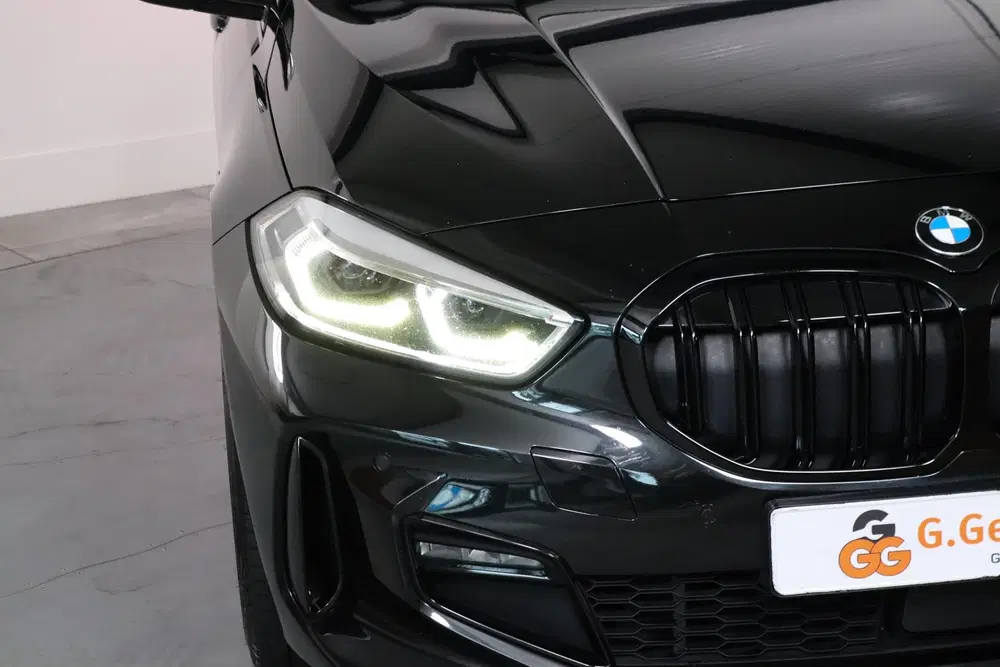 BMW 1-serie 118d High Executive M-sport HUD uit 2020, foto 8