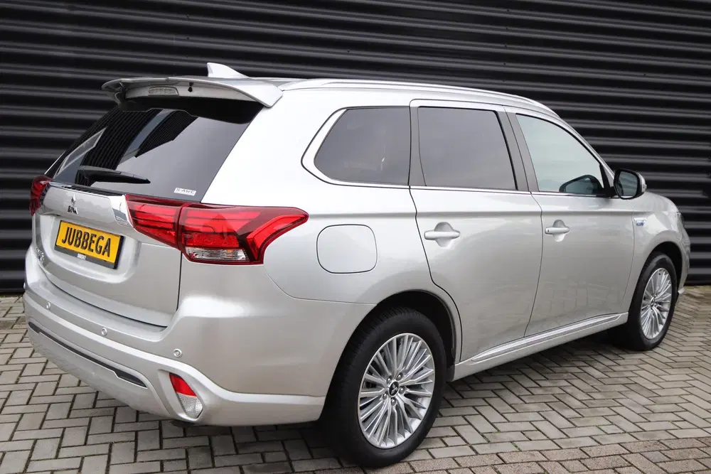 Mitsubishi Outlander 2.4 PHEV Instyle Opendak uit 2021, foto 2