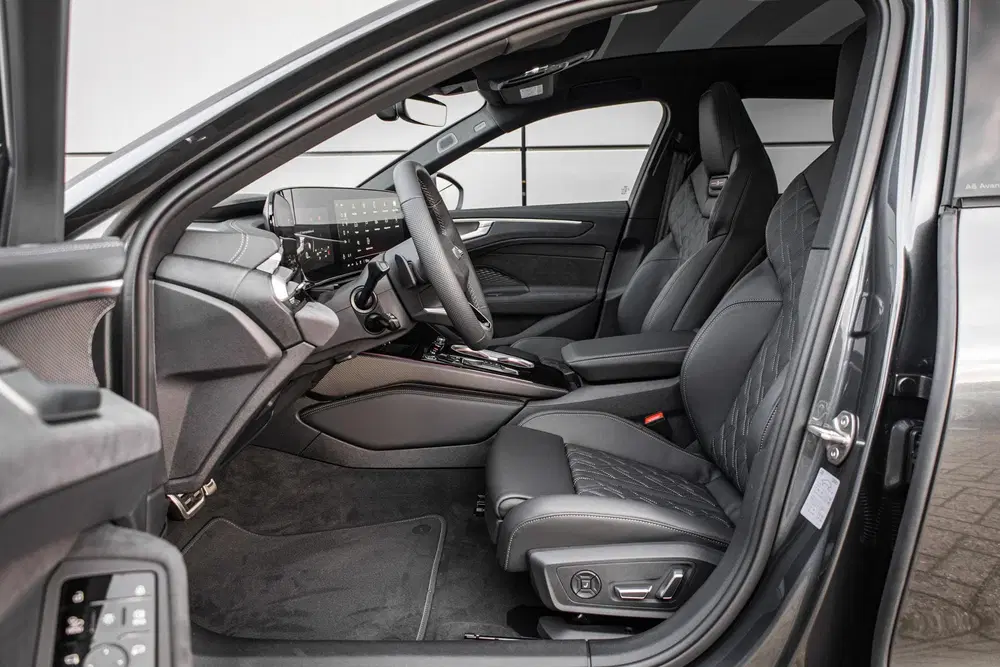 Audi A6 2.0 e-hybrid 367pk quattro S edition Compe uit 2026, foto 4