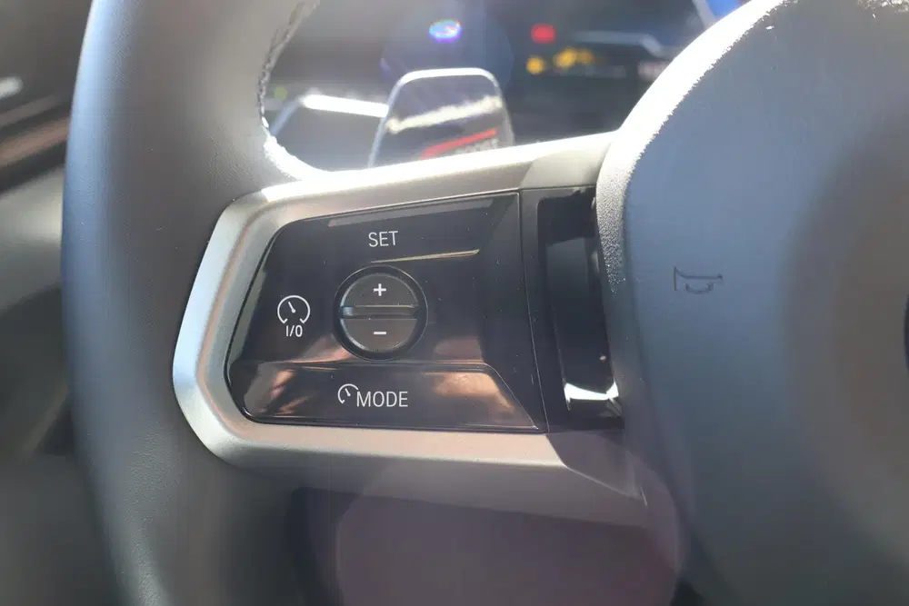 BMW 5-serie 530e uit 2025, foto 11
