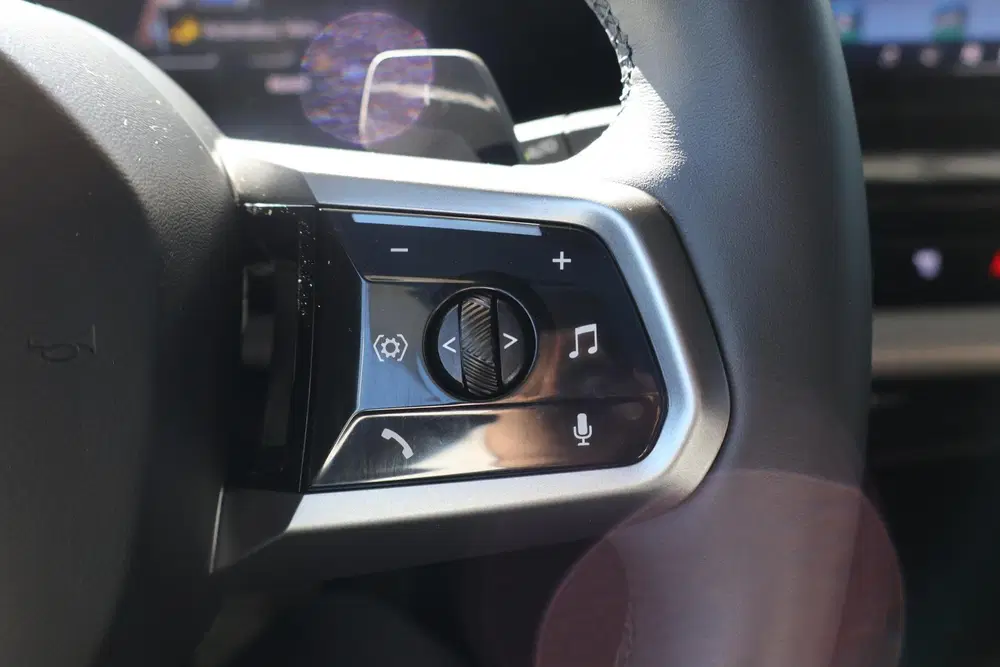 BMW 5-serie 530e uit 2025, foto 12