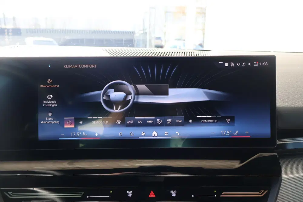 BMW 5-serie 530e uit 2025, foto 15