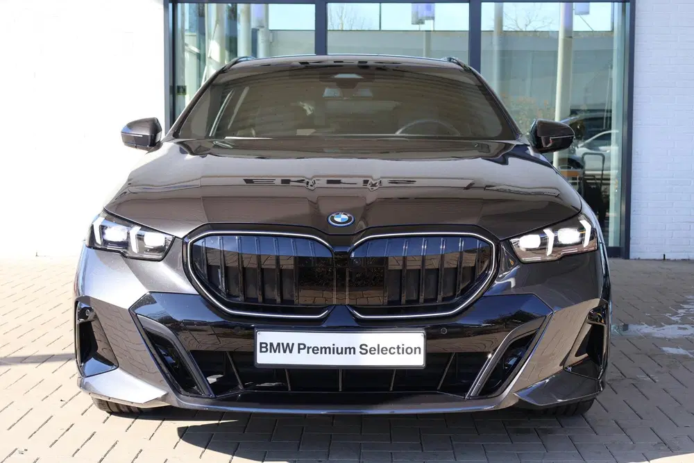 BMW 5-serie 530e uit 2025, foto 2