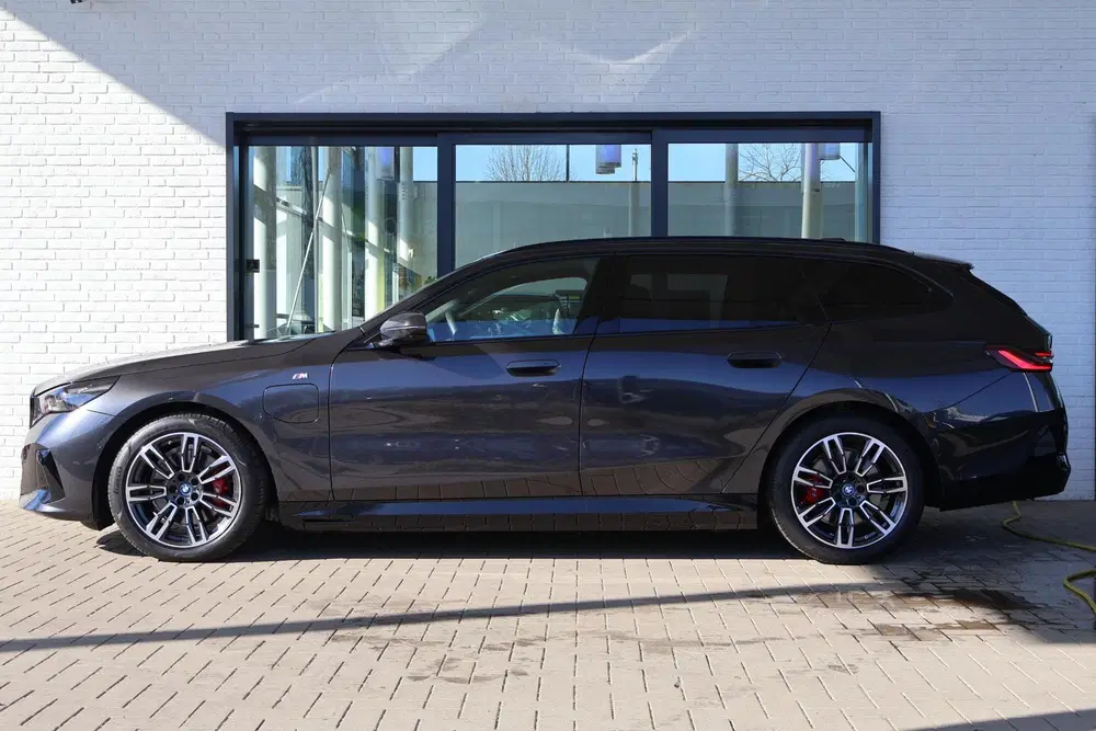 BMW 5-serie 530e uit 2025, foto 3