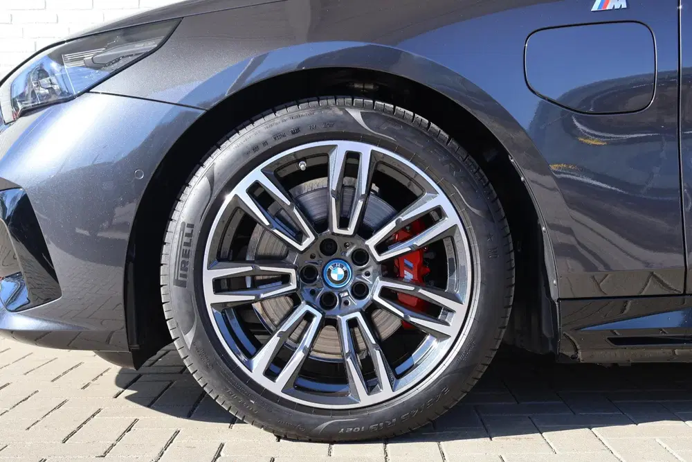 BMW 5-serie 530e uit 2025, foto 4