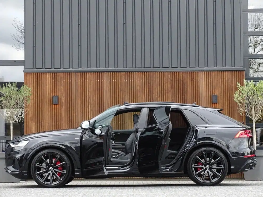 Audi Q8 55 TFSI e 381PK Quattro S line uit 2021, foto 4