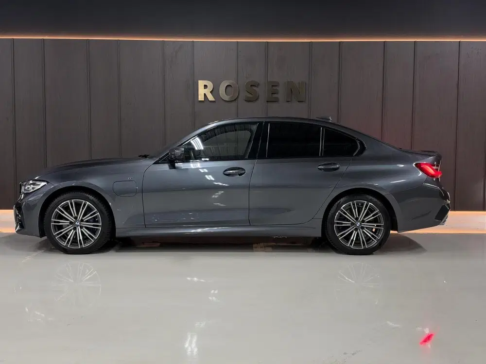 BMW 3-serie 330e uit 2019, foto 11