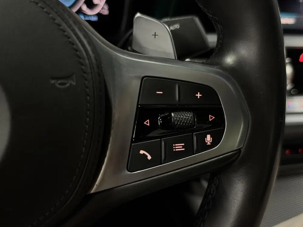 BMW 3-serie 330e uit 2019, foto 14