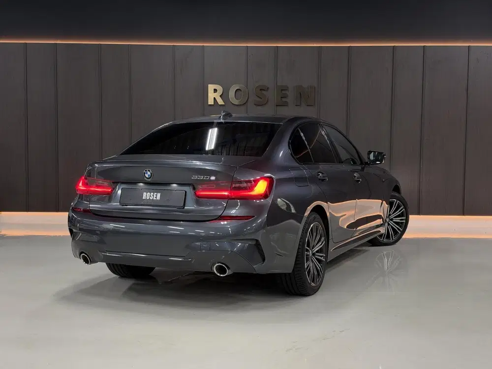 BMW 3-serie 330e uit 2019, foto 2
