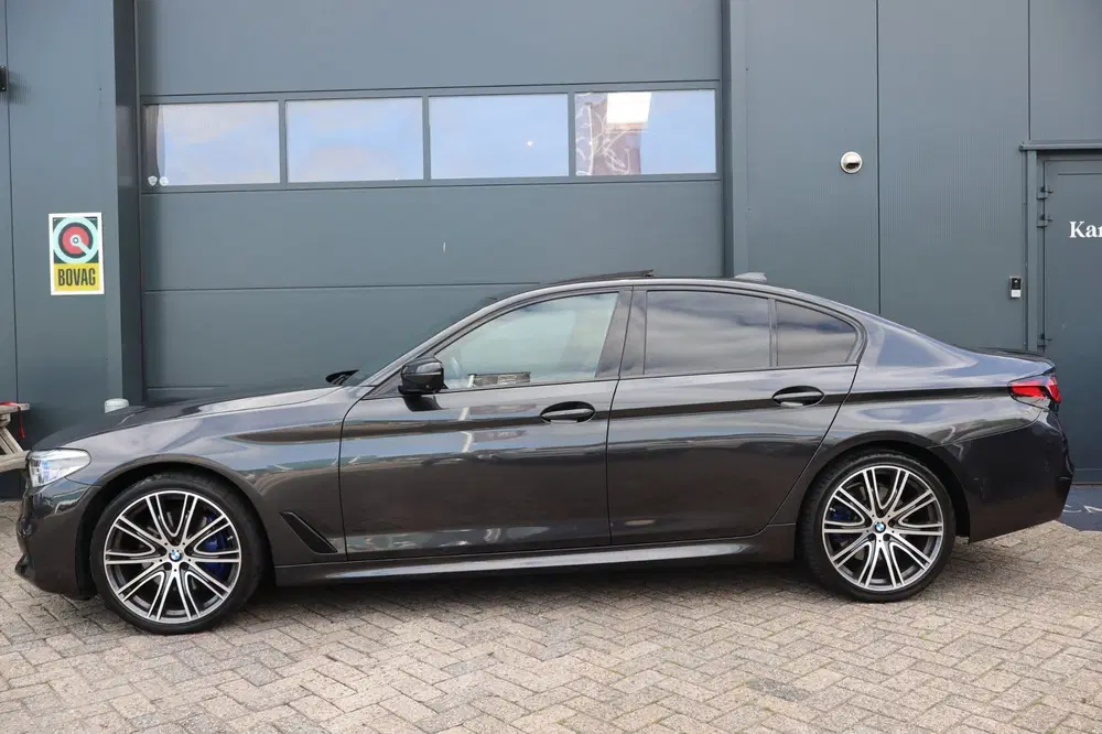 BMW 5-serie 540i High Executive- M pakket uit 2020, foto 10