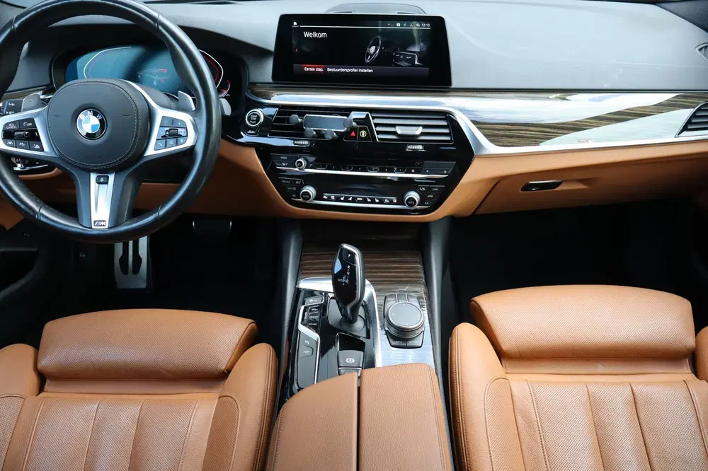 BMW 5-serie 540i High Executive- M pakket uit 2020, foto 2