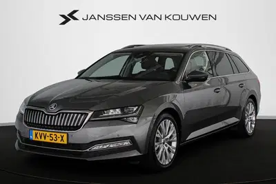 Skoda Superb 1.4 TSI iV Style Panoramadak Matrix LED M uit 2023
