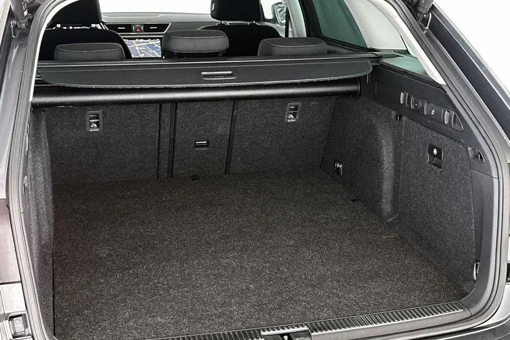 Skoda Superb 1.4 TSI iV Style Panoramadak Matrix LED M uit 2023, foto 11