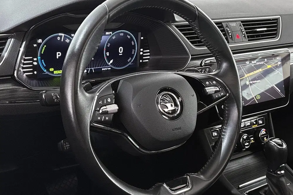Skoda Superb 1.4 TSI iV Style Panoramadak Matrix LED M uit 2023, foto 13