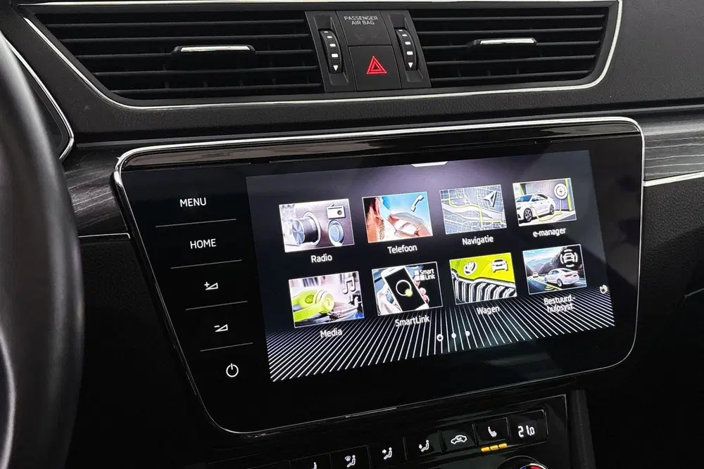 Skoda Superb 1.4 TSI iV Style Panoramadak Matrix LED M uit 2023, foto 14