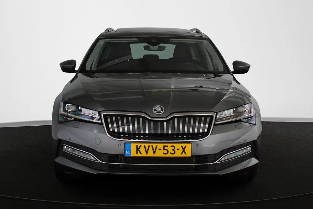 Skoda Superb 1.4 TSI iV Style Panoramadak Matrix LED M uit 2023, foto 15