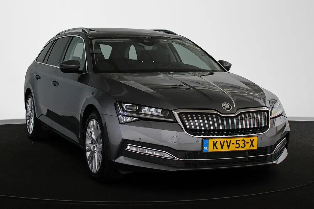 Skoda Superb 1.4 TSI iV Style Panoramadak Matrix LED M uit 2023, foto 2