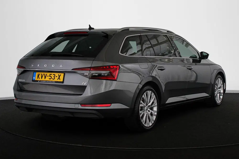 Skoda Superb 1.4 TSI iV Style Panoramadak Matrix LED M uit 2023, foto 3