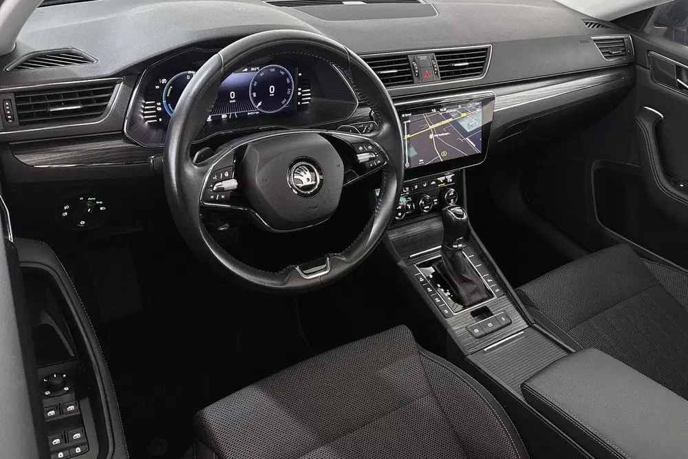 Skoda Superb 1.4 TSI iV Style Panoramadak Matrix LED M uit 2023, foto 5