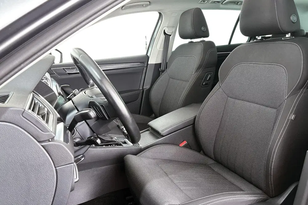 Skoda Superb 1.4 TSI iV Style Panoramadak Matrix LED M uit 2023, foto 6