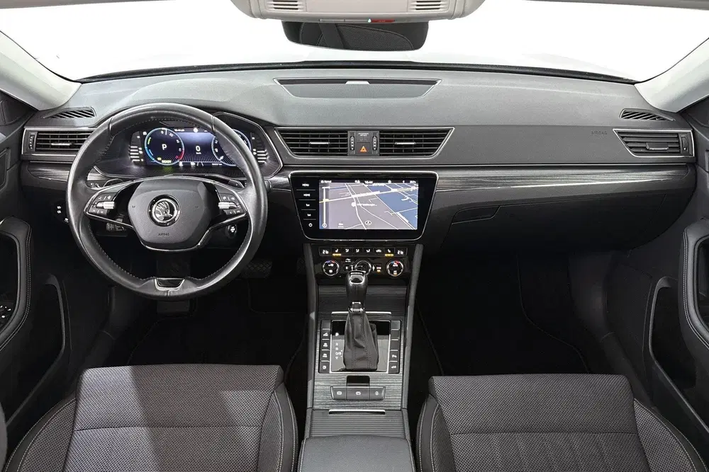 Skoda Superb 1.4 TSI iV Style Panoramadak Matrix LED M uit 2023, foto 7