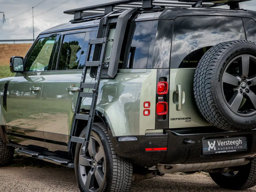 Land Rover Defender 2.0 P400e X-Dynamic HSE uit 2022, foto 11