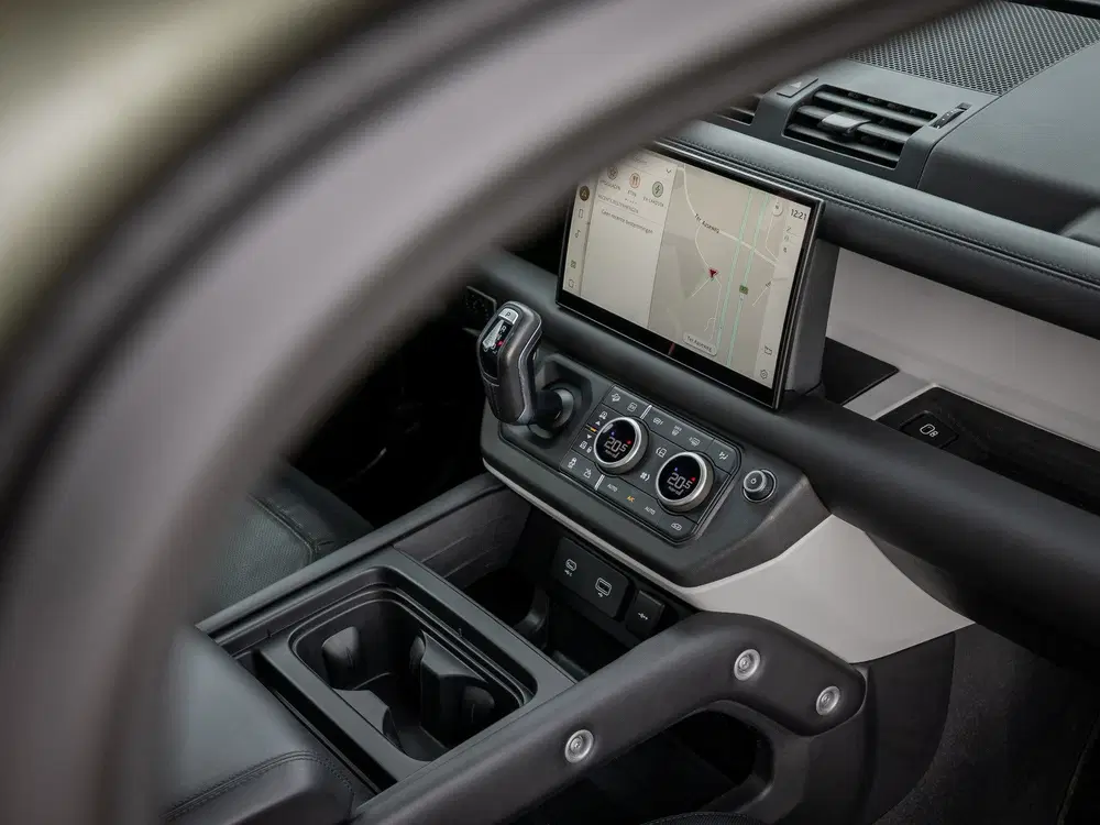 Land Rover Defender 2.0 P400e X-Dynamic HSE uit 2022, foto 13