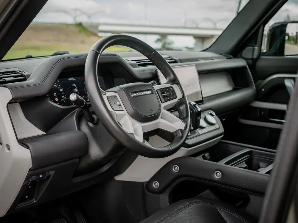 Land Rover Defender 2.0 P400e X-Dynamic HSE uit 2022, foto 4