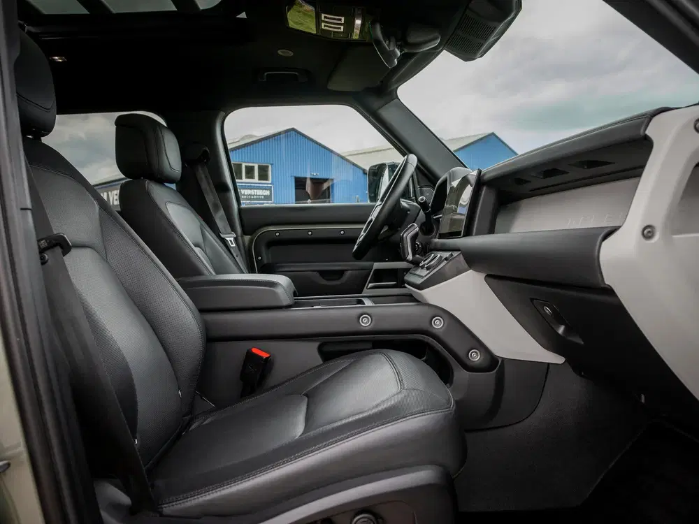 Land Rover Defender 2.0 P400e X-Dynamic HSE uit 2022, foto 6