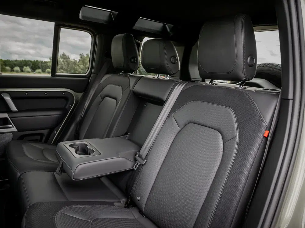 Land Rover Defender 2.0 P400e X-Dynamic HSE uit 2022, foto 8