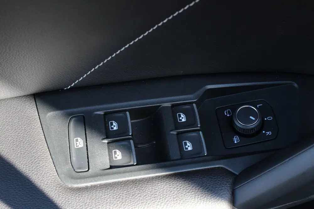 Volkswagen Tiguan 1.4 TSI eHybrid R-Line Business+ uit 2023, foto 15