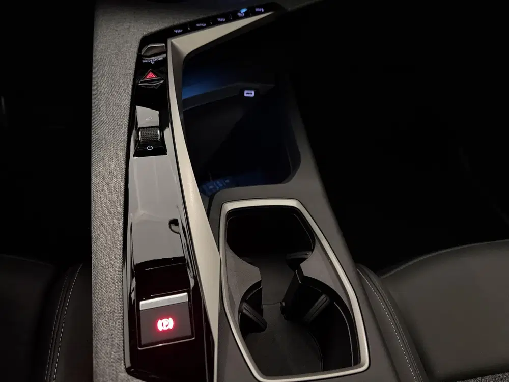 Peugeot 5008 1.6 Plug-in Hybrid 195 Allure 7p uit 2026, foto 15