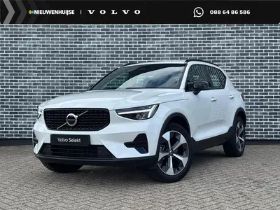 Volvo XC40 2.0 B4 Plus Dark uit 2025