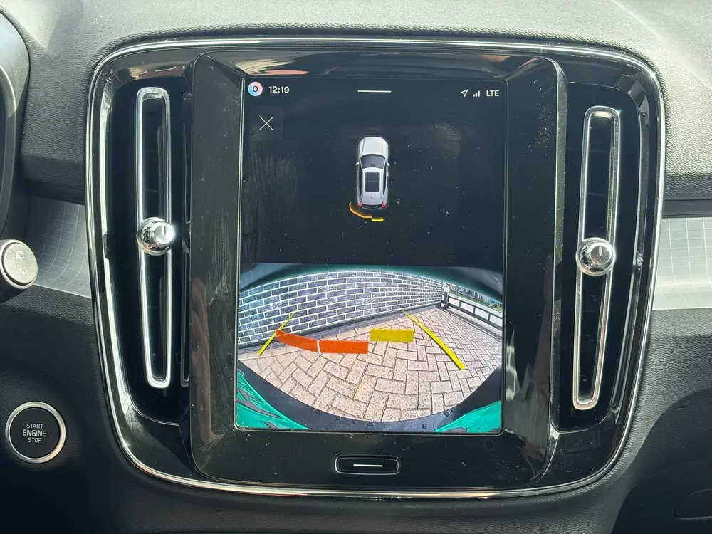 Volvo XC40 2.0 B4 Plus Dark uit 2025, foto 10