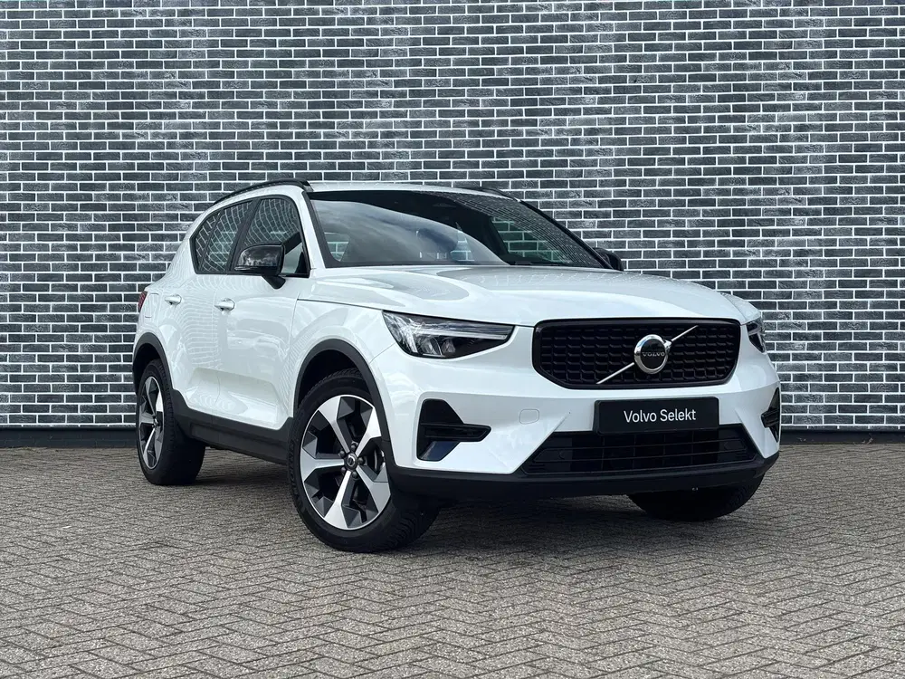Volvo XC40 2.0 B4 Plus Dark uit 2025, foto 3