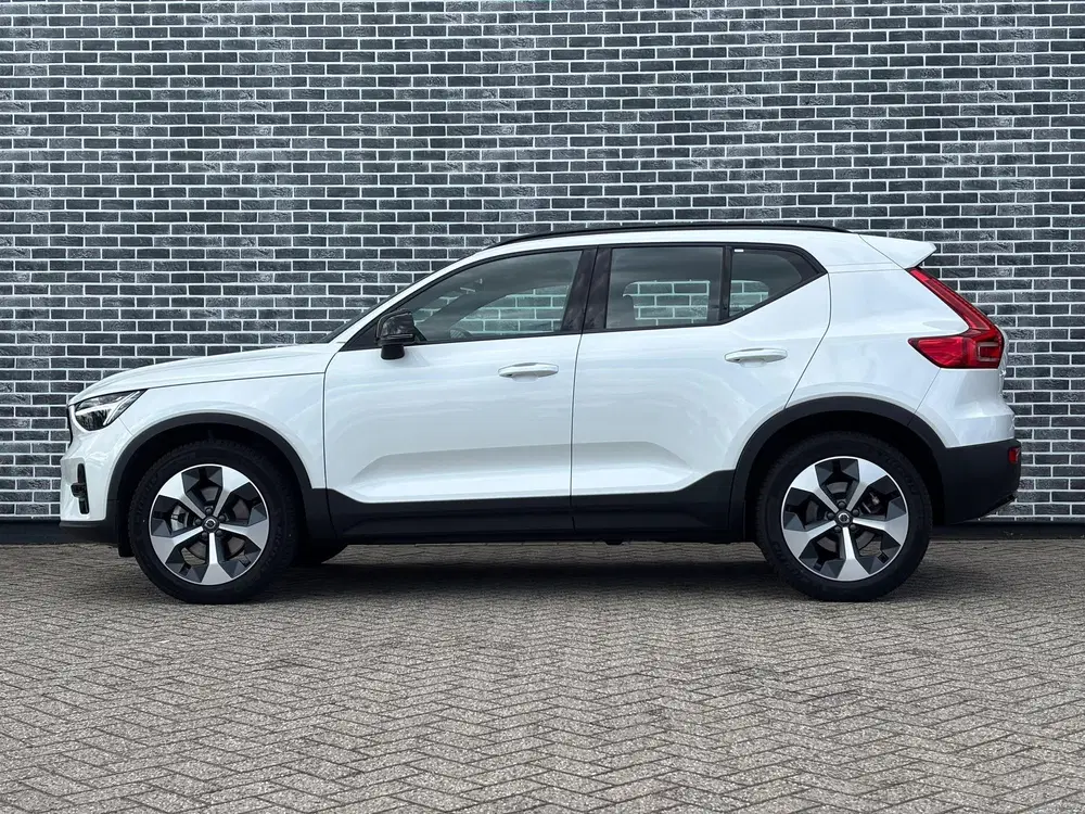 Volvo XC40 2.0 B4 Plus Dark uit 2025, foto 4