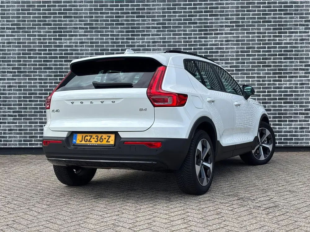 Volvo XC40 2.0 B4 Plus Dark uit 2025, foto 5