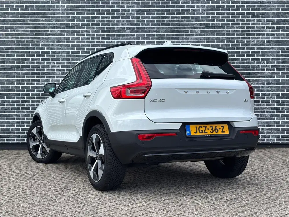 Volvo XC40 2.0 B4 Plus Dark uit 2025, foto 6