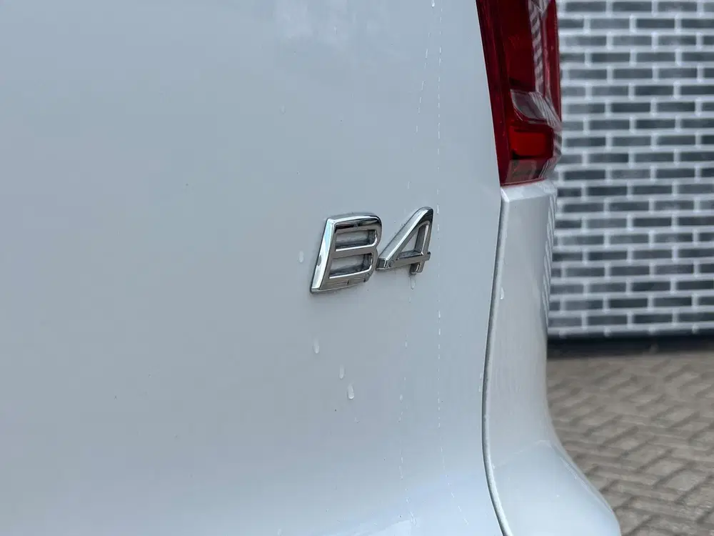 Volvo XC40 2.0 B4 Plus Dark uit 2025, foto 7
