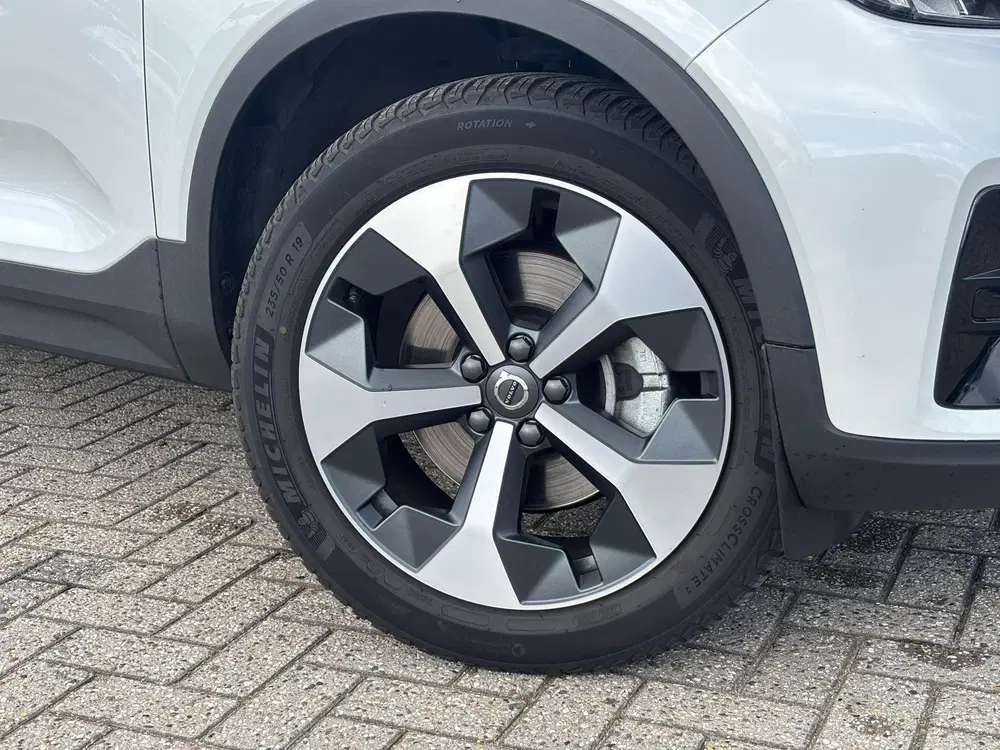 Volvo XC40 2.0 B4 Plus Dark uit 2025, foto 8