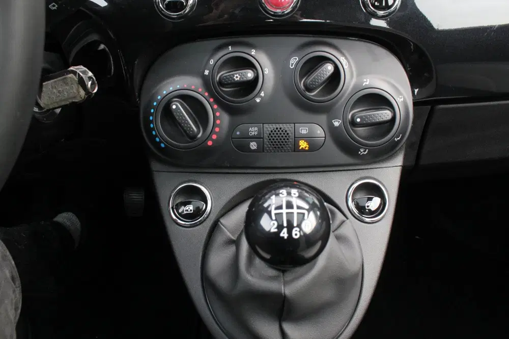 Fiat 500 1.0 Hybrid Dolcevita uit 2022, foto 14
