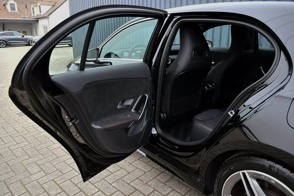 Mercedes-Benz A-Klasse 200 177pk MHEV 7G-DCT AMG Line 04-202 uit 2024, foto 11