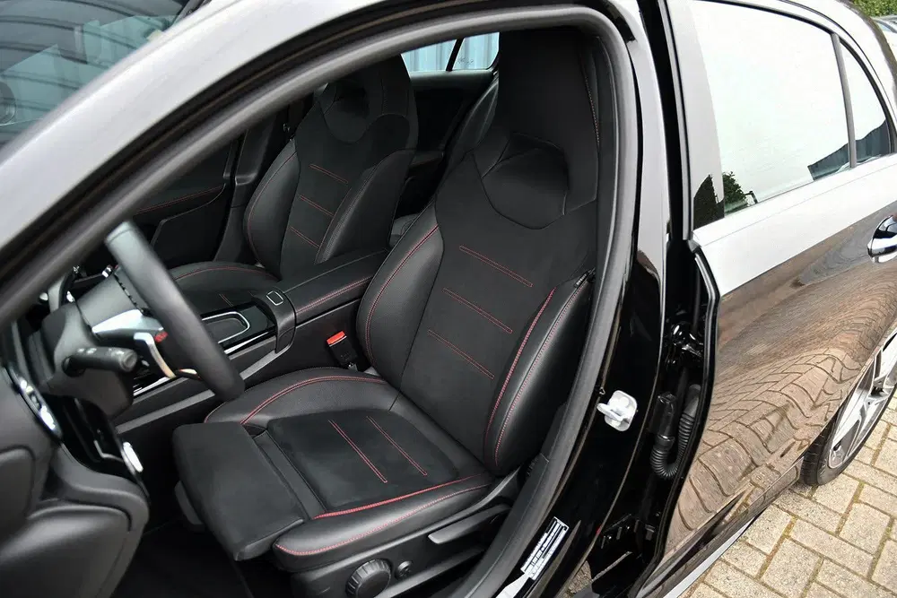 Mercedes-Benz A-Klasse 200 177pk MHEV 7G-DCT AMG Line 04-202 uit 2024, foto 8