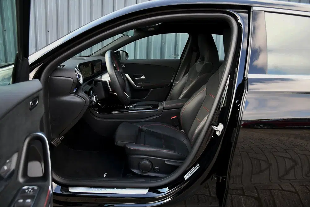 Mercedes-Benz A-Klasse 200 177pk MHEV 7G-DCT AMG Line 04-202 uit 2024, foto 9