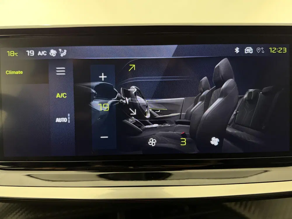 Peugeot 2008 1.2 Hybrid 145 Allure uit 2026, foto 12