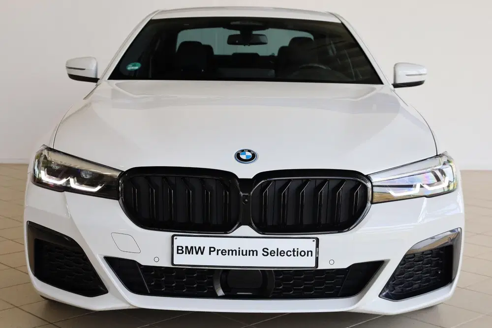 BMW 5-serie Sedan 545e xDrive High Executive uit 2022, foto 5